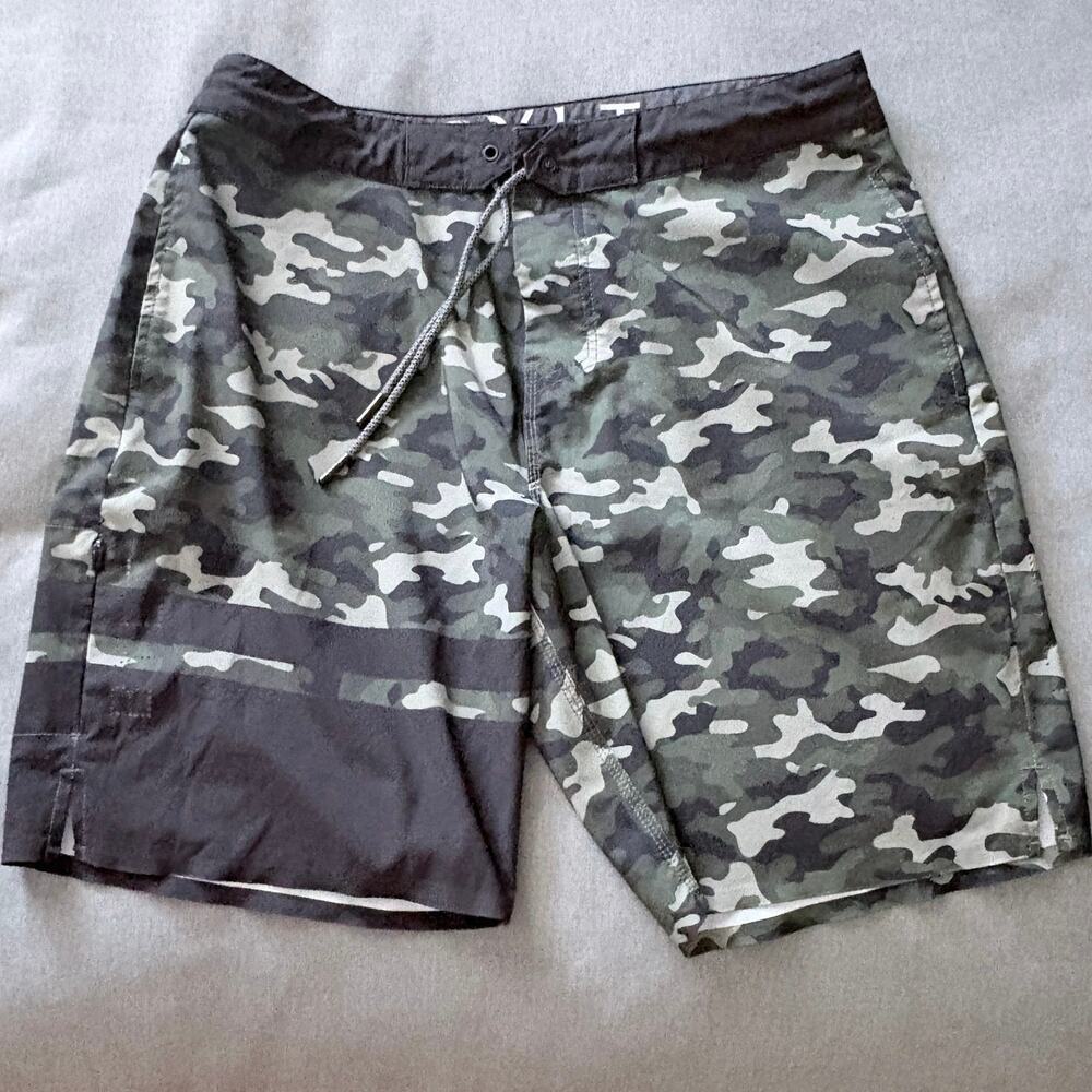 BYLT Premium Clothing camouflage board shorts Men's Sz Large Camo Coastal Beach